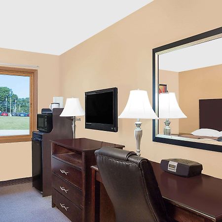 ซูเปอร์ 8 บาย วินด์แฮม เชอบอยแกน วิสคอนซิน Motel ชีบอยแกน ภายนอก รูปภาพ